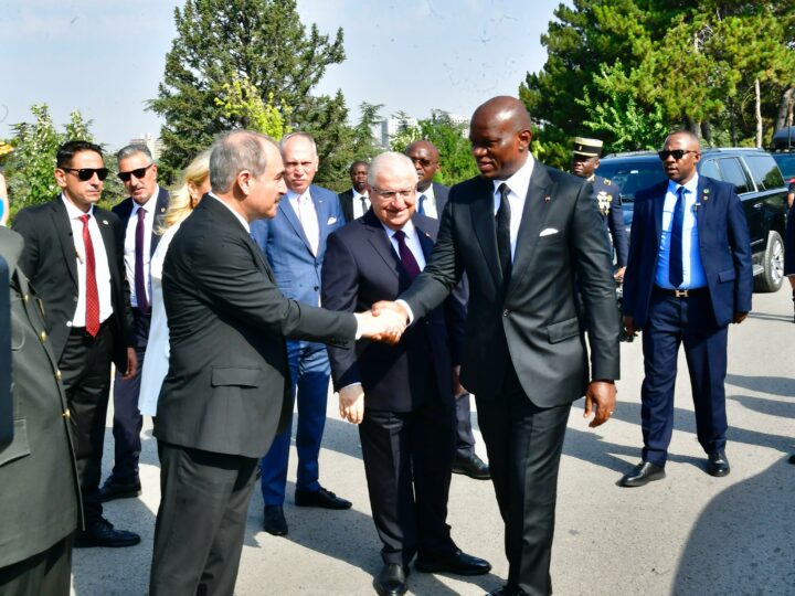Le president se recueille au Mausolée d’Ataturk (reportage en image)