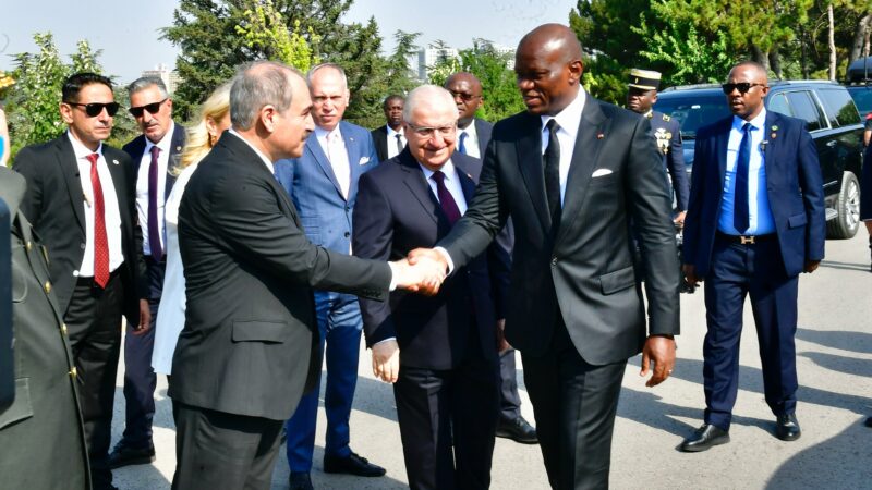 Le president se recueille au Mausolée d’Ataturk (reportage en image)