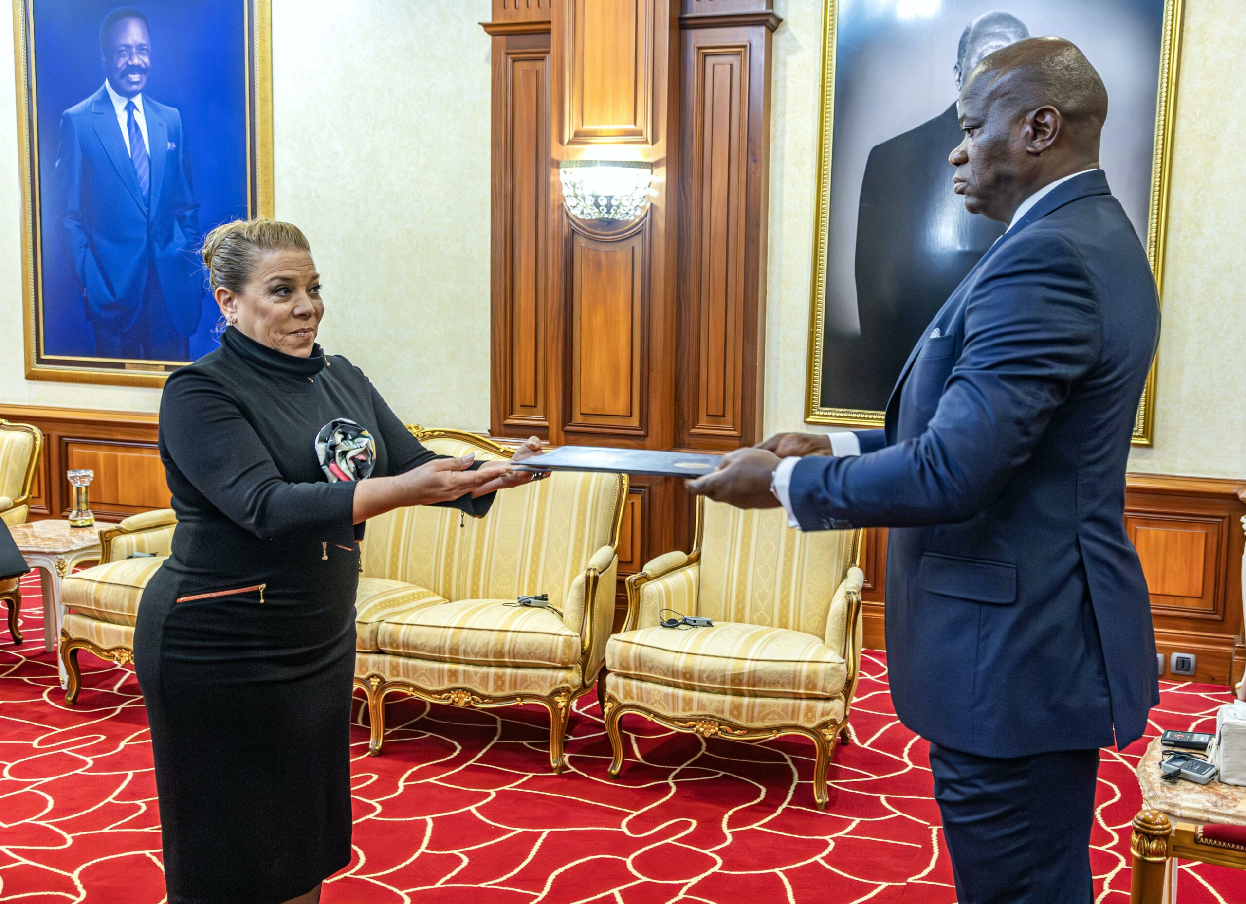 Diplomatie: sept nouveaux ambassadeurs accrédités au Gabon