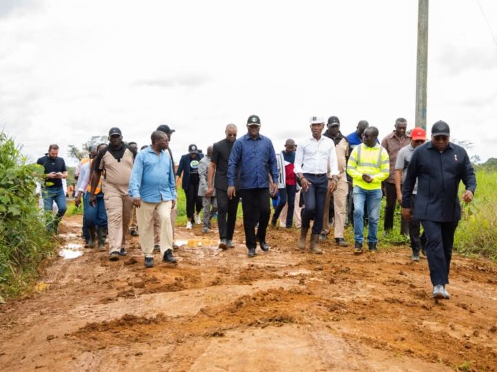 En visite privée dans la Boumi-Louetsi, Oligui Nguema visite plusieurs chantiers