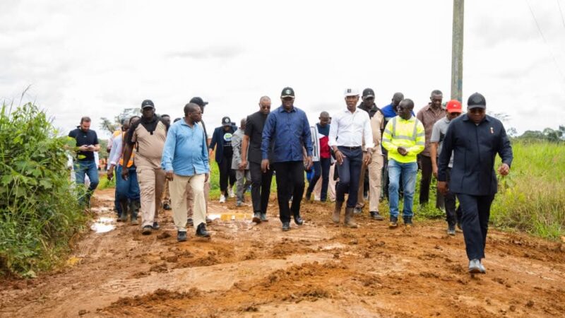 En visite privée dans la Boumi-Louetsi, Oligui Nguema visite plusieurs chantiers