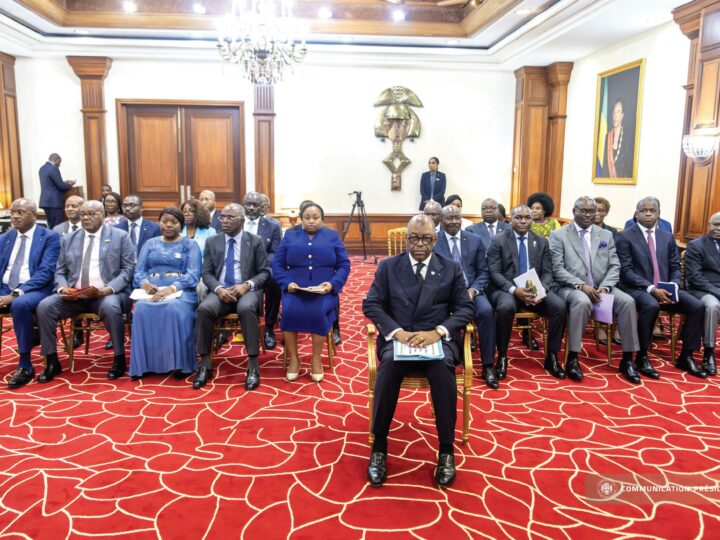 Gabon: démission du gouvernement