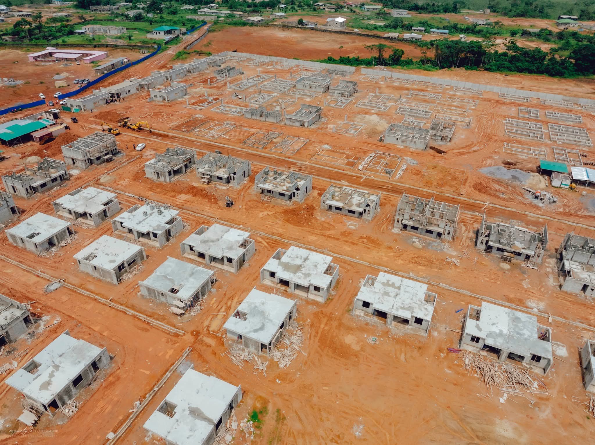 Le ministre du Logement visite les chantiers de  Ntoum et d&rsquo;Akanda